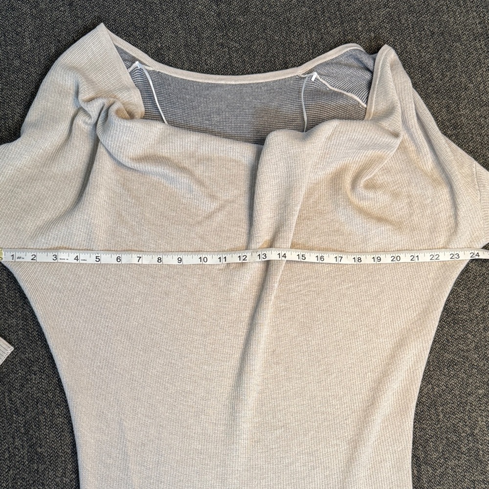 Lululemon Serenity Sweater Wrap
Heathered Cashew / Coal Reversible est 6-8 - Picture 7 of 11